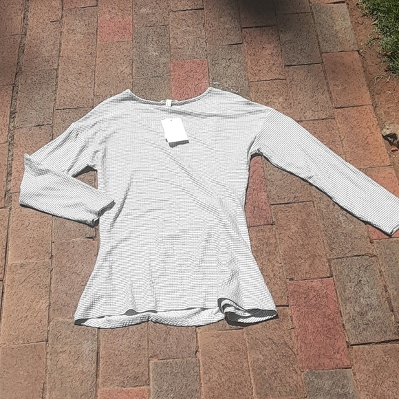 NWT 2 Pack Size Medium Clothing Lot - Picture 13 of 13